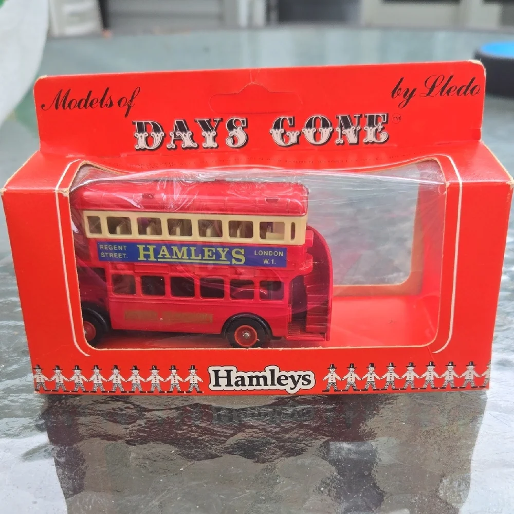 Days Gone Hamleys Red Double-Decker Bus Model London